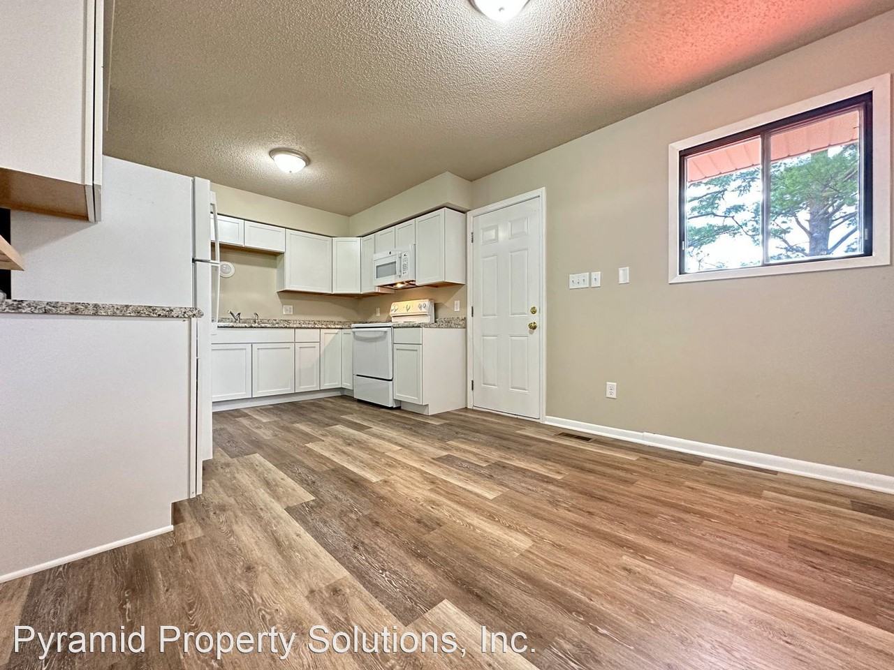 1033 Aspen Dr - Photo 3 of 20