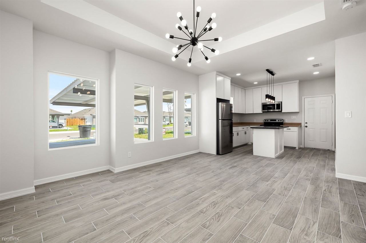 1301 Xanthia St - Photo 3 of 13