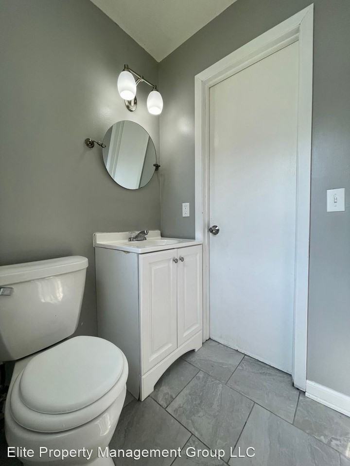 248 Winifred St E - Photo 3 of 22