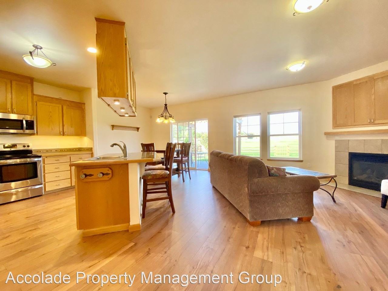 8021 Vialago Pkwy - Photo 3 of 22