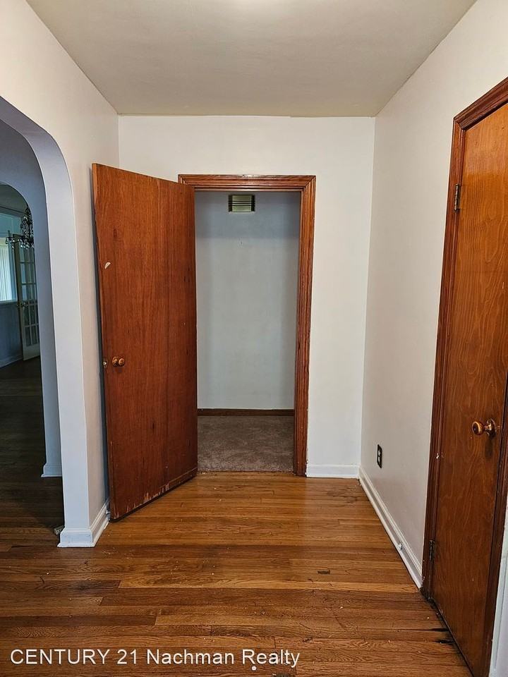 1279 Old Buckroe Rd - Photo 2 of 19