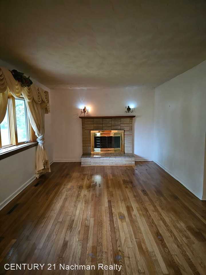 1279 Old Buckroe Rd - Photo 3 of 19