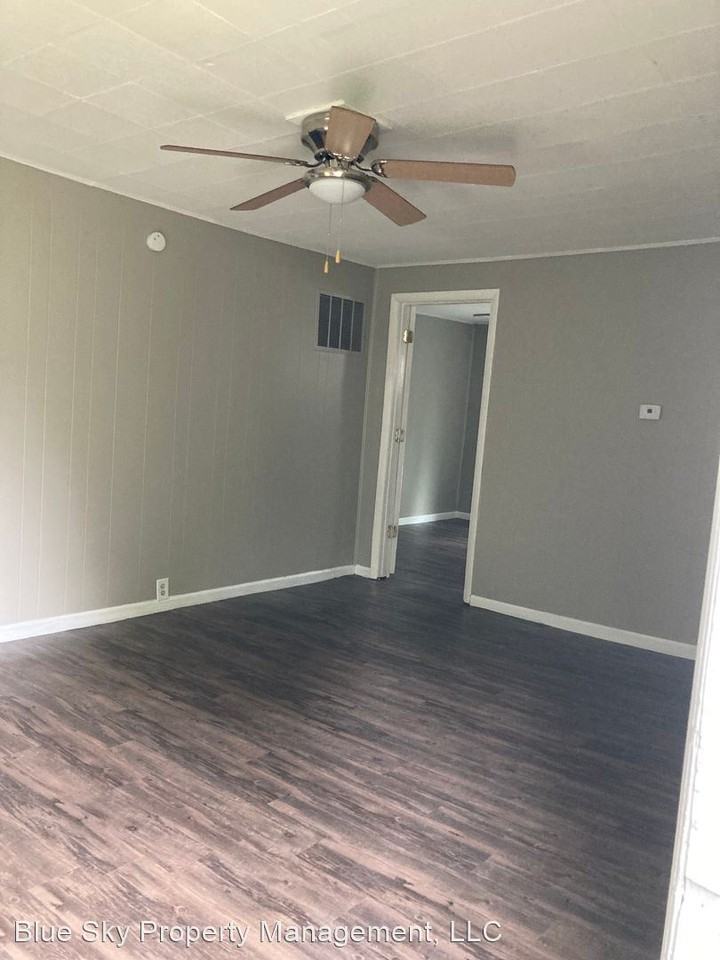 820-822 W. 11th St. - Photo 2 of 11