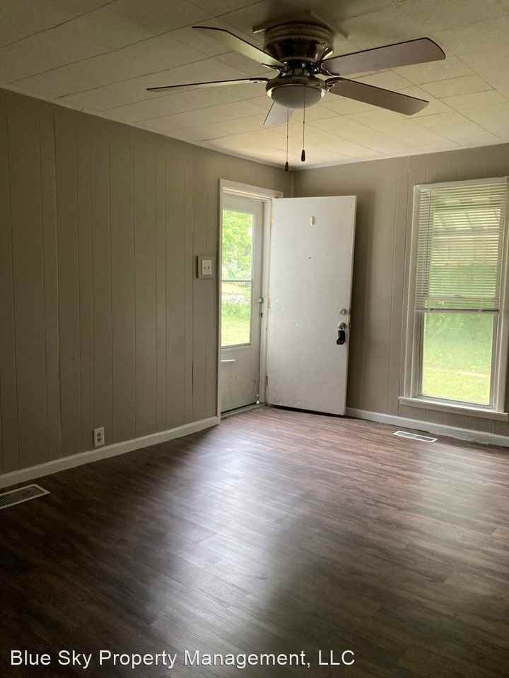 820-822 W. 11th St. - Photo 3 of 11