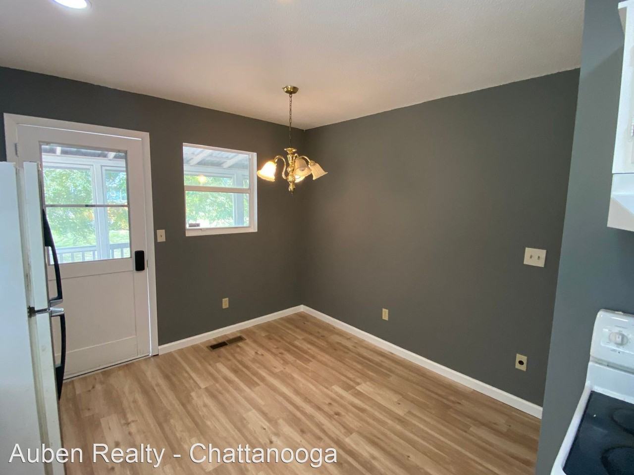 30 Vanderbilt Ln - Photo 2 of 19