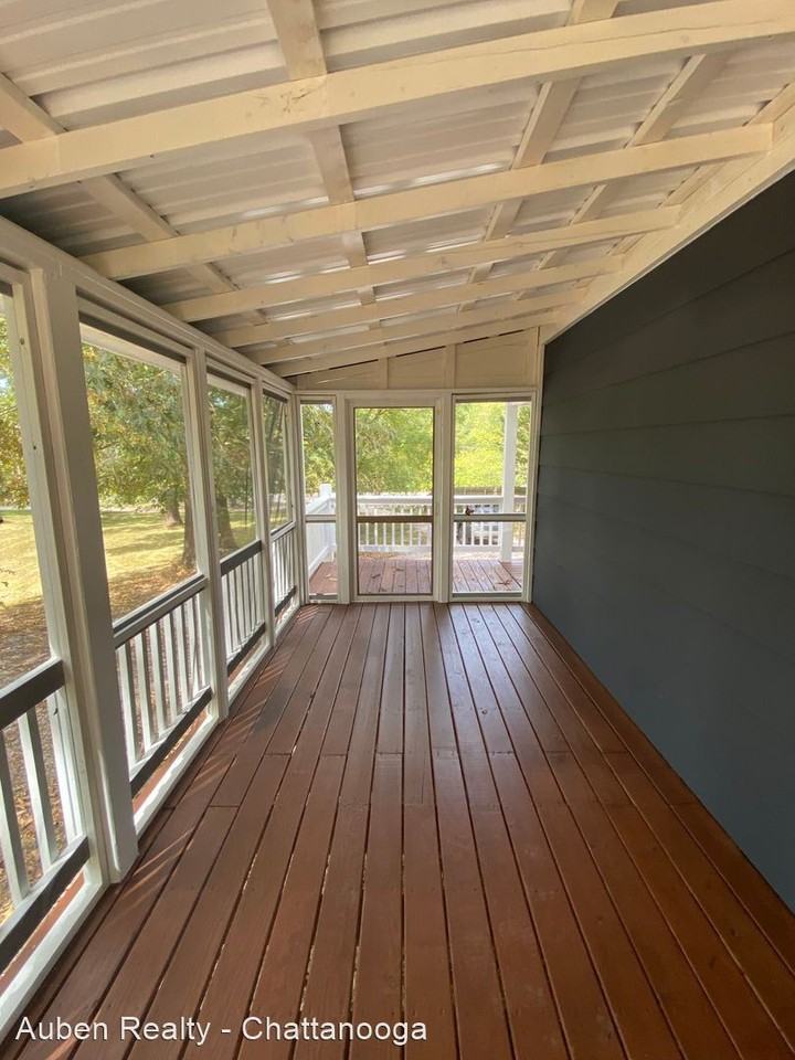 30 Vanderbilt Ln - Photo 3 of 19