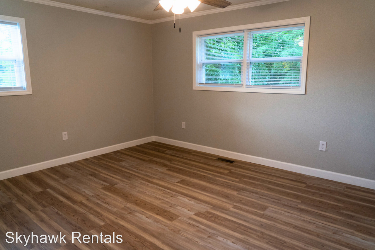 107 Somerset St - Photo 2 of 13