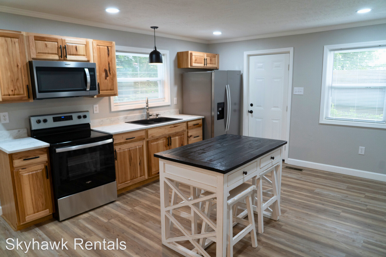 107 Somerset St - Photo 3 of 13