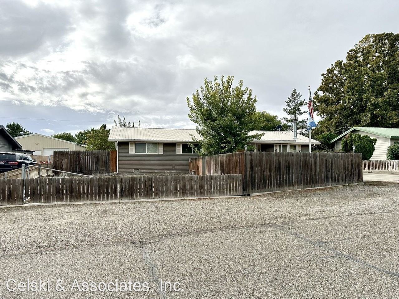 1107 Jane Ave - Photo 2 of 38