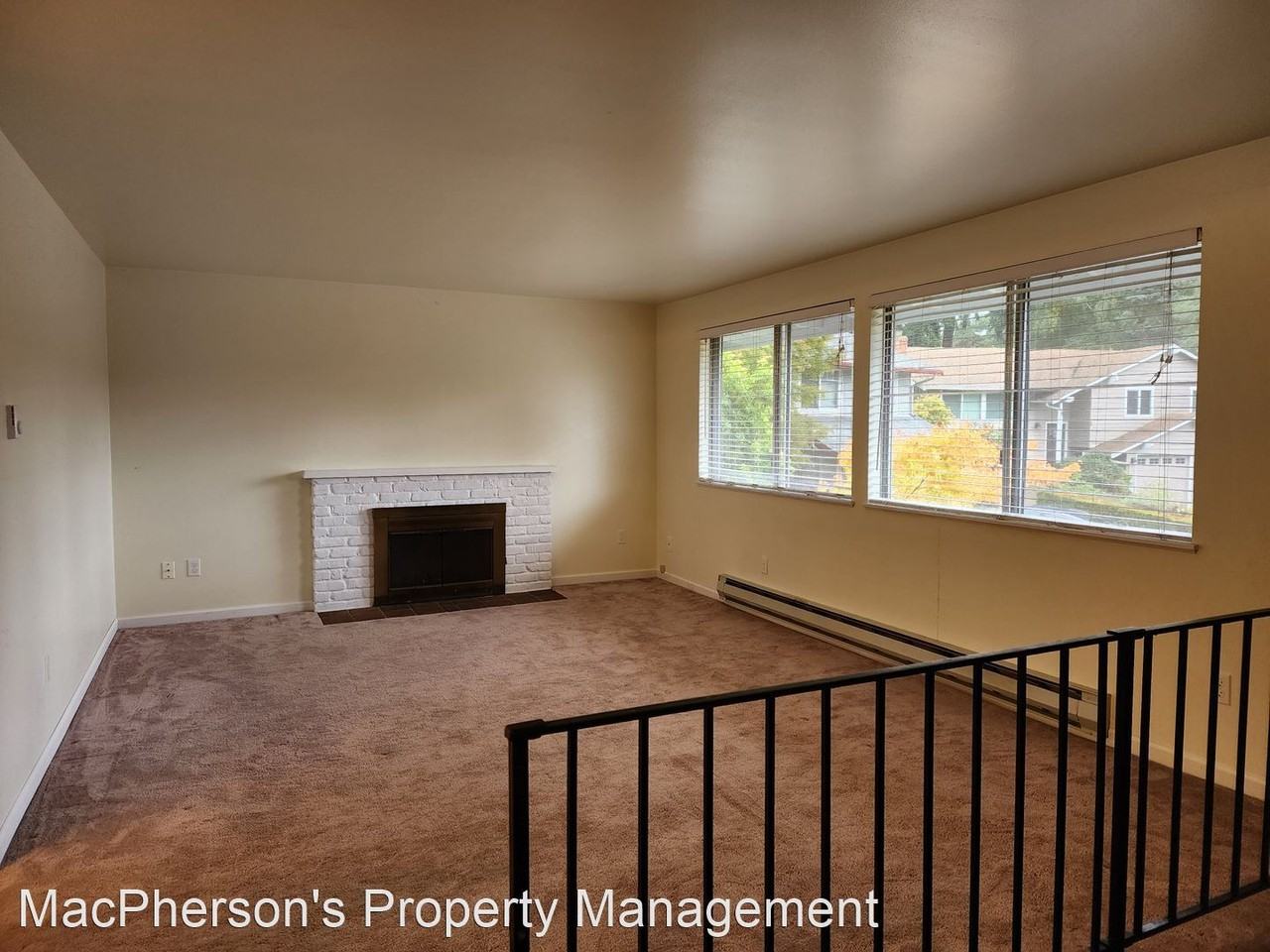 12917 Se 23rd St - Photo 2 of 32