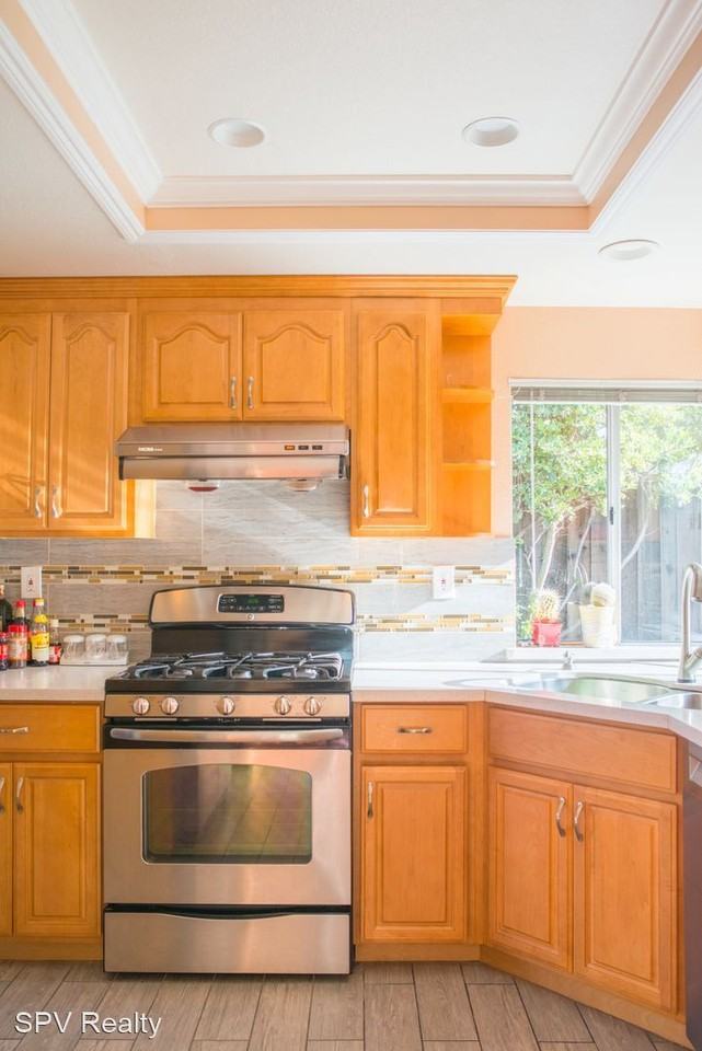 1042 Sandalwood Ln - Photo 2 of 22