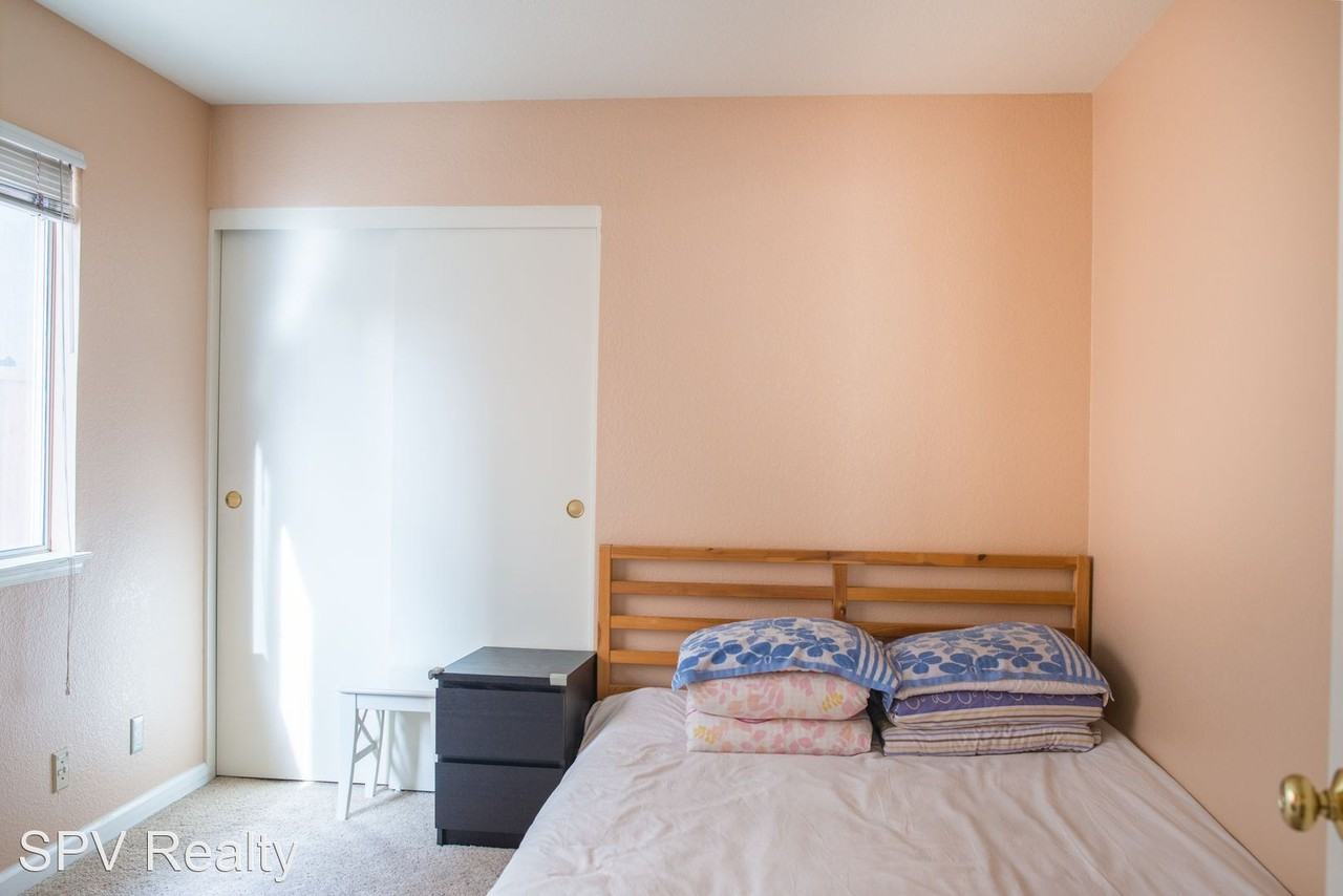 1042 Sandalwood Ln - Photo 3 of 22