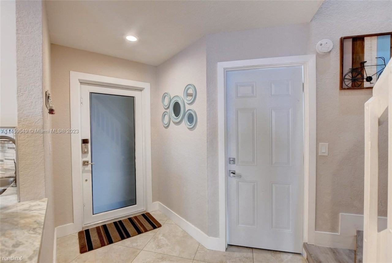 1947 Ne 5th St #1947 - Photo 3 of 27