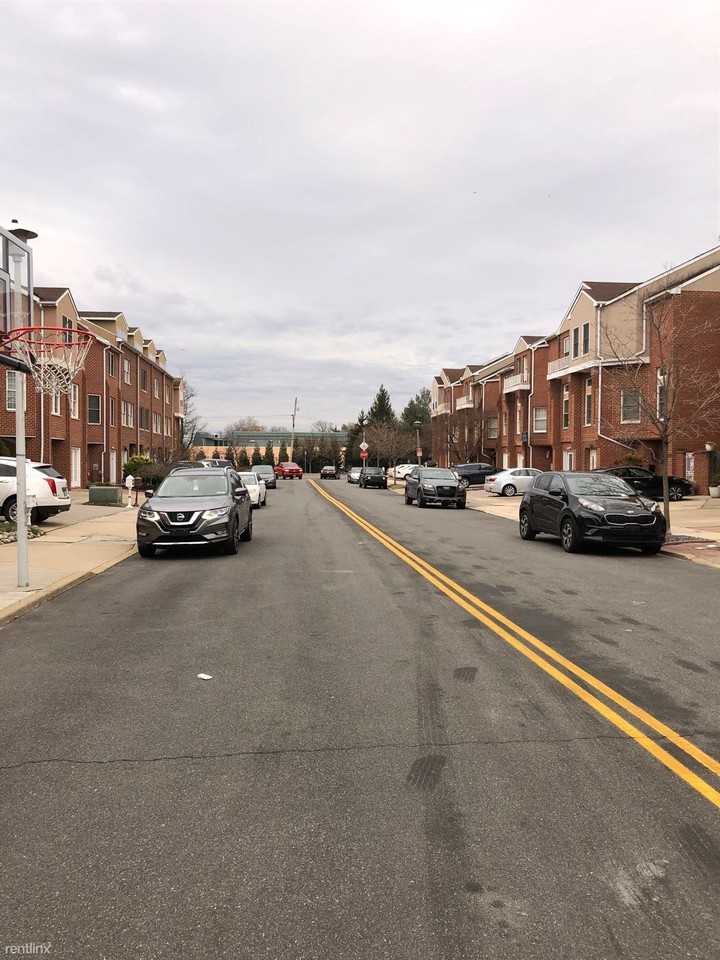 3223 Chaucer St - Photo 2 of 18