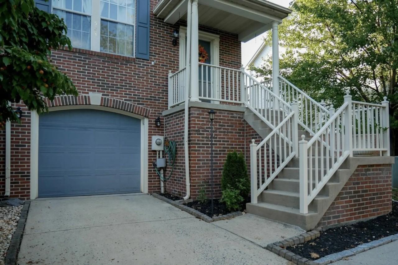 523 Sugarbush Cir - Photo 3 of 36