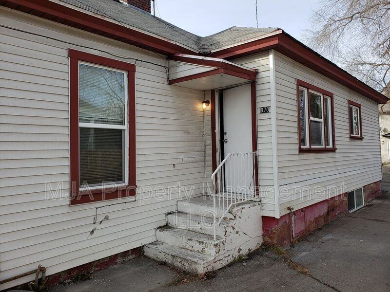 970 W Center St - Photo 2 of 13