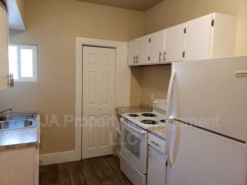 970 W Center St - Photo 5 of 13