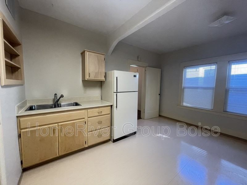 1315 W State St #4 - Photo 5 of 19