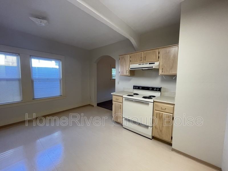 1315 W State St #4 - Photo 6 of 19