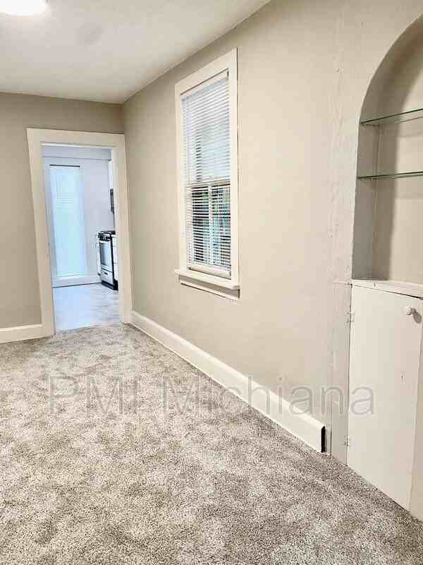 514 W Madison St - Photo 6 of 19