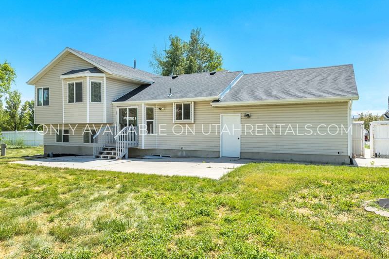 1152 Nw - Photo 4 of 19