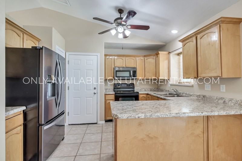 1152 Nw - Photo 7 of 19