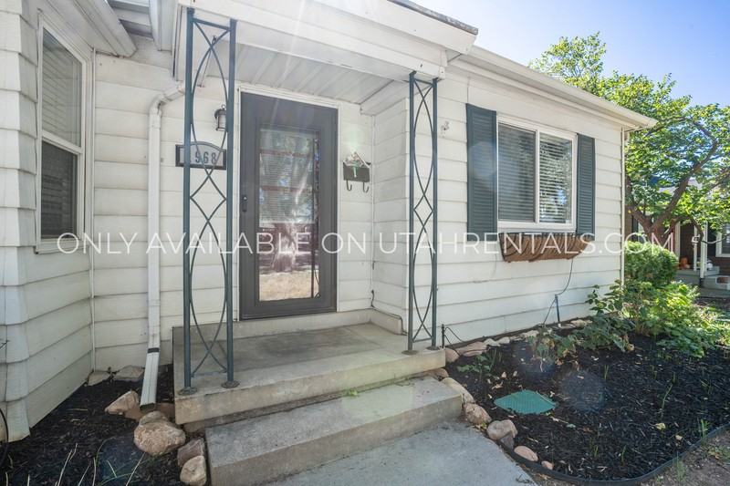 1968 E Blaine Ave - Photo 3 of 24