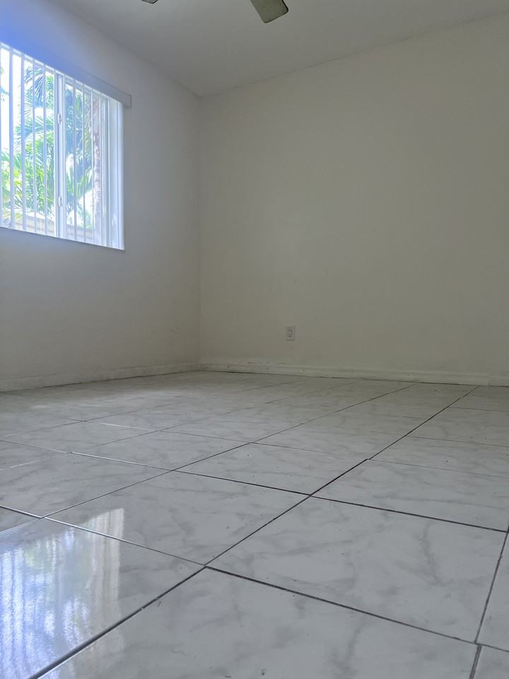 1706 Thomas St #3 - Photo 2 of 6