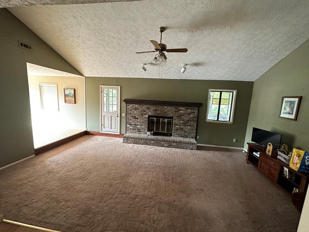 205 Todd St - Photo 3 of 25