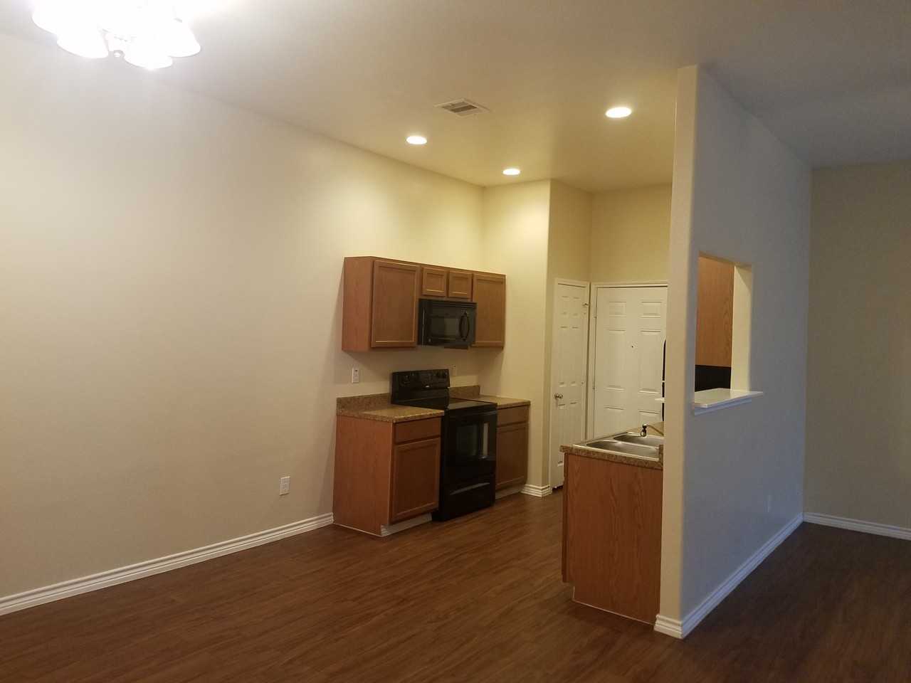 1108 Cedar St - Photo 2 of 8