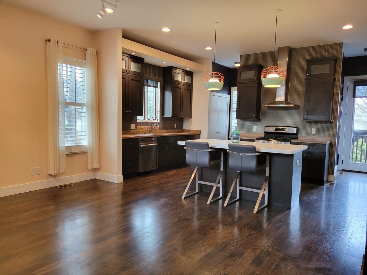 928 Caruthers Ave - Photo 2 of 19