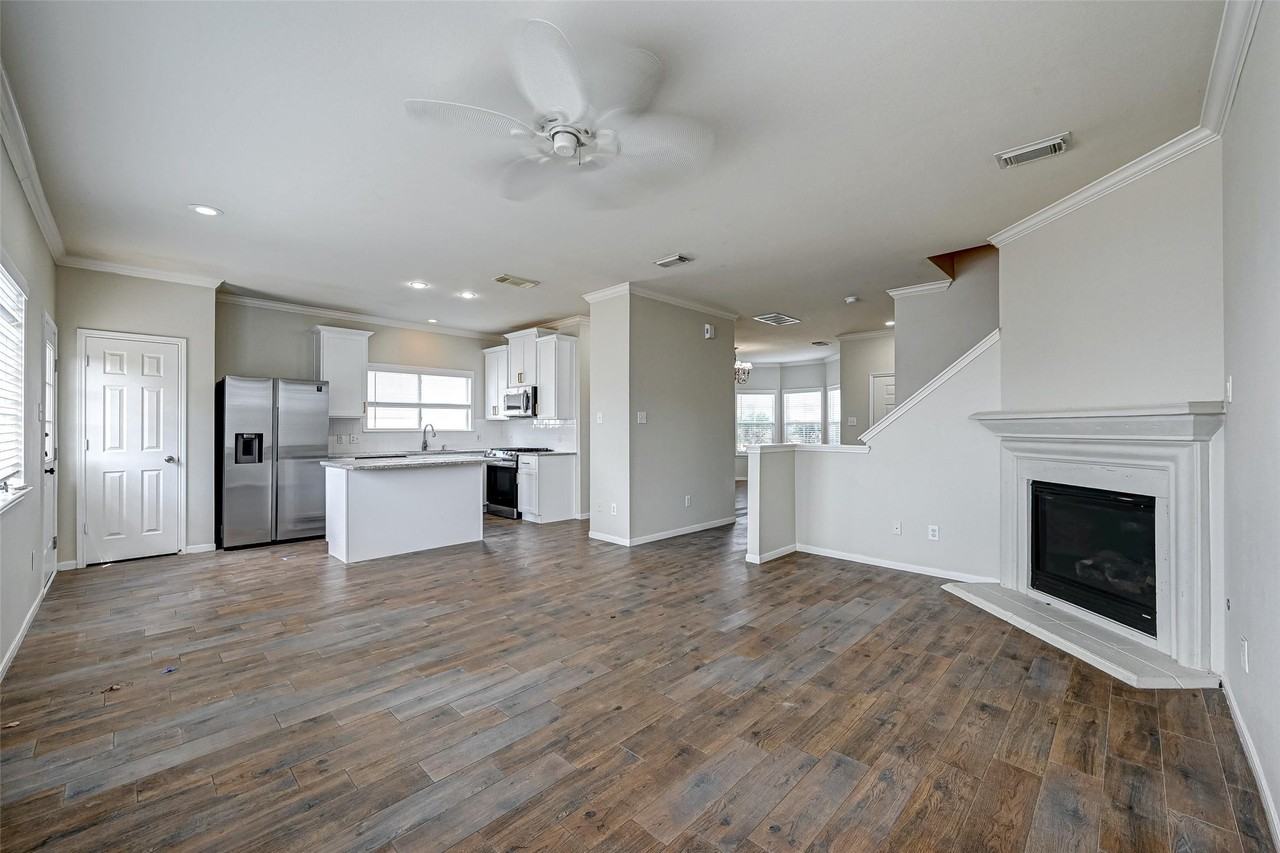 10820 Lake Mist Boulevard - Photo 3 of 11