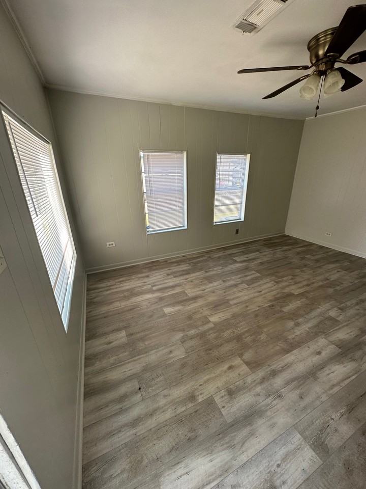 122 8th Ave - Photo 2 of 10