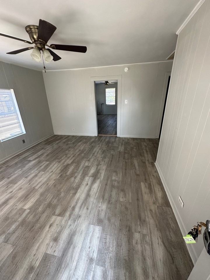 122 8th Ave - Photo 3 of 10