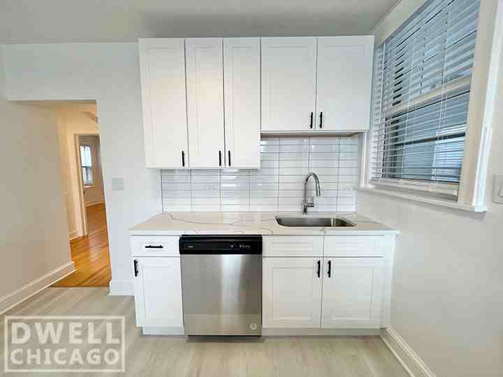 5801 N Richmond St #1 - Photo 4 of 17