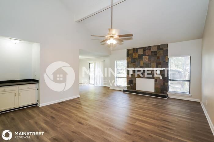 2521 Ravine Dr - Photo 2 of 15