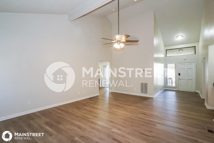 2521 Ravine Dr - Photo 3 of 15