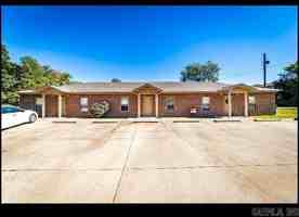 featured image of 400 E Locust St