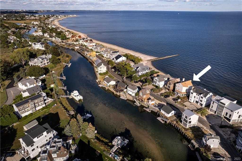 2087 Fairfield Beach Rd - Photo 3 of 30