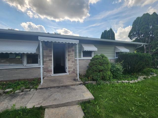 16042 Debra Dr - Photo 2 of 15