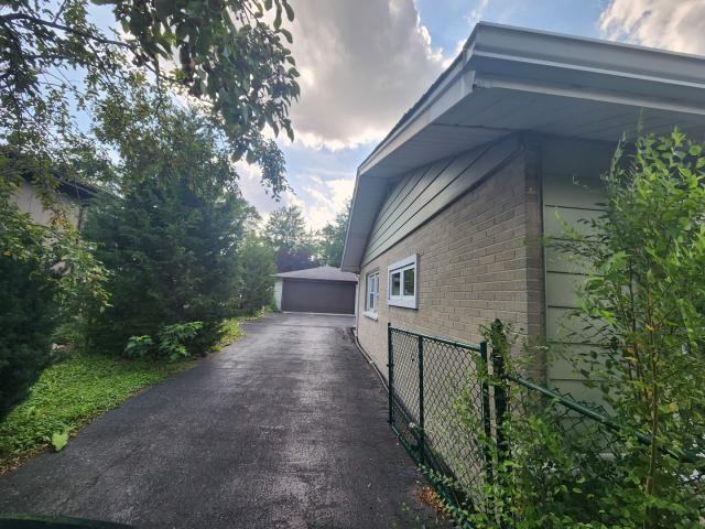 16042 Debra Dr - Photo 3 of 15