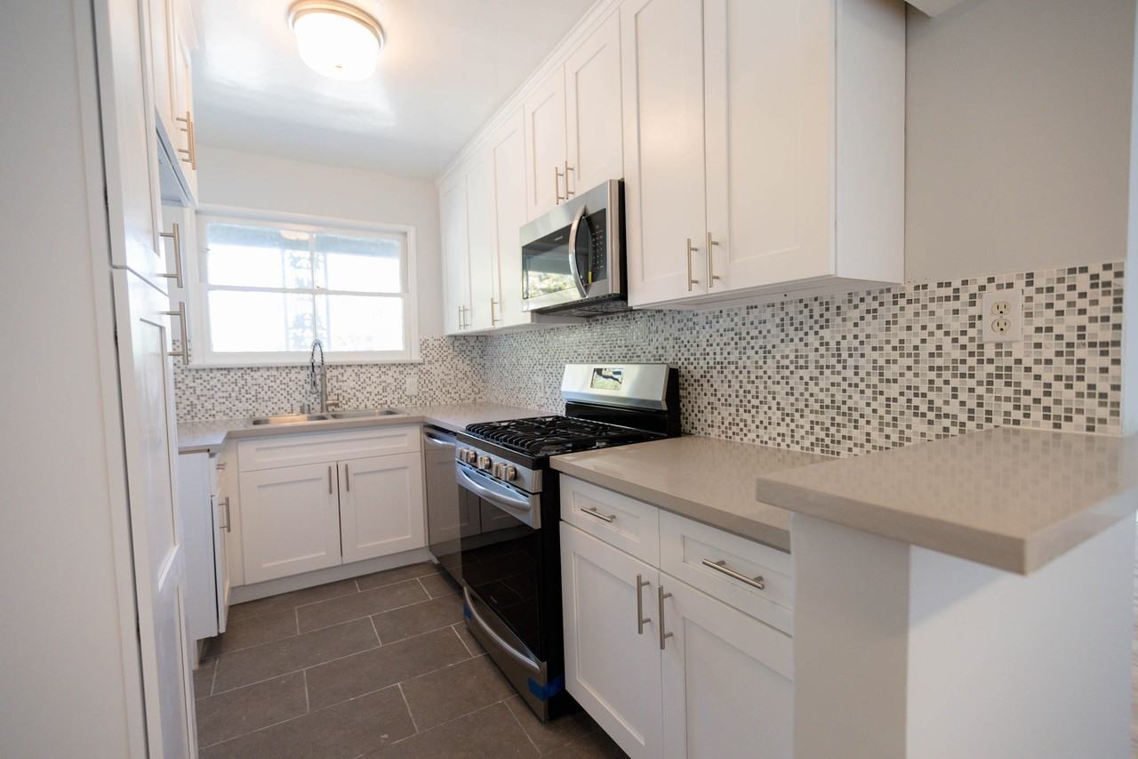 Hayworth Apartments - Photo 3 of 11