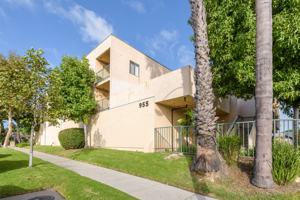 featured image of 955 E Hyde Park Blvd