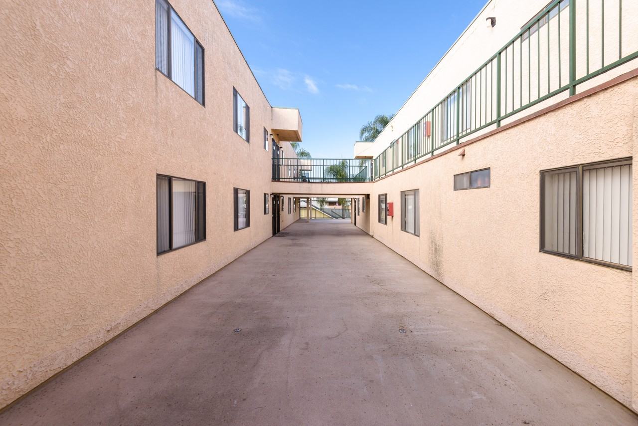 Hyde Park - Photo 3 of 5