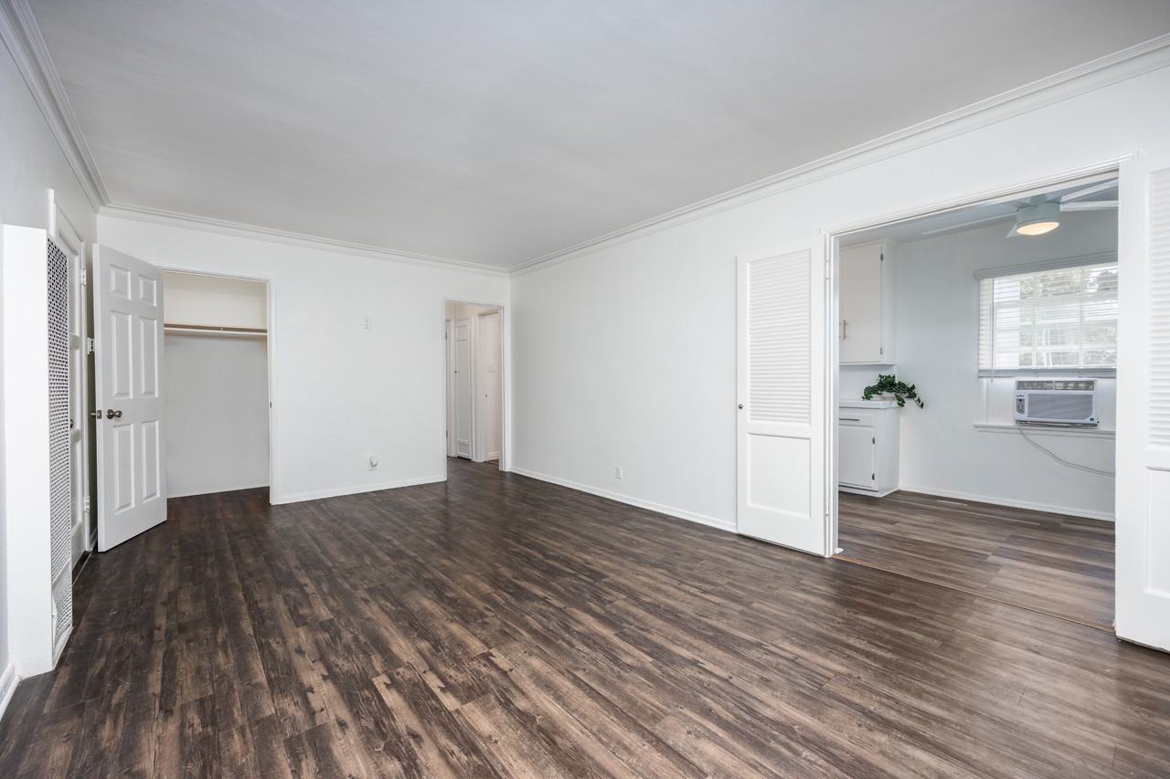 421 N. Doheny Drive - Photo 6 of 12