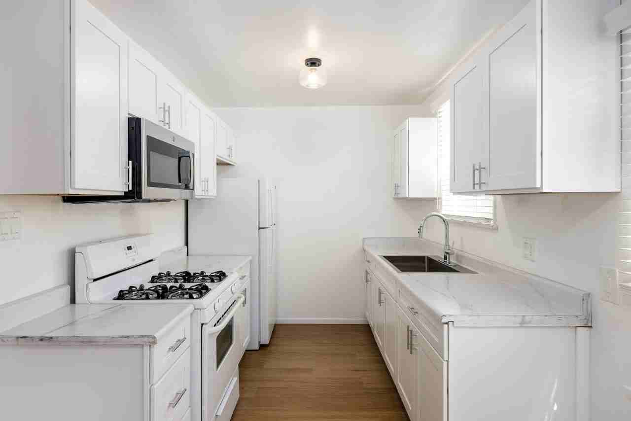 421 N. Doheny Drive - Photo 7 of 12