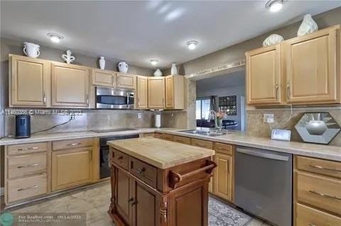 9405 Nw 83rd St - Photo 2 of 8