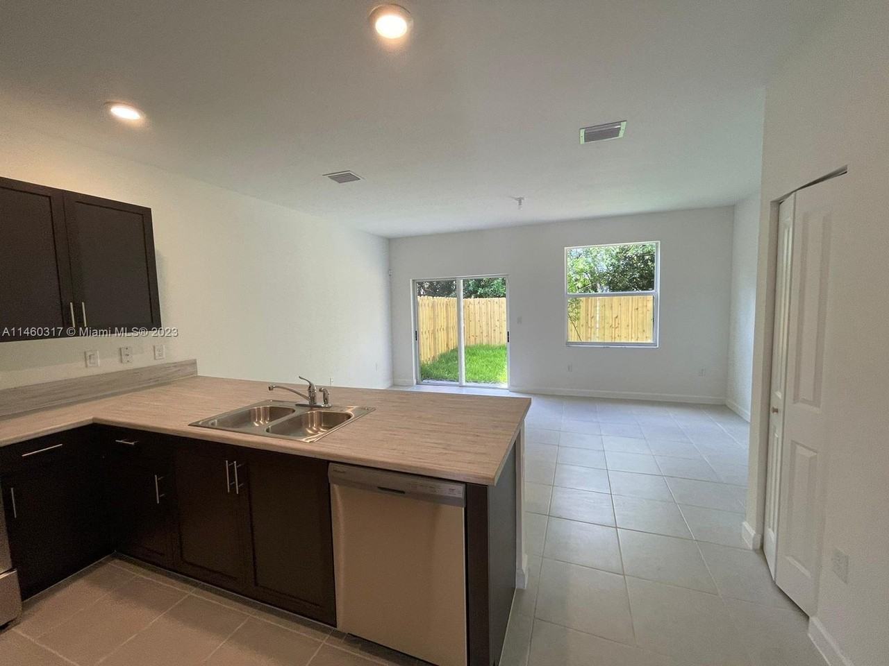1668 Se 26th Ter - Photo 2 of 8