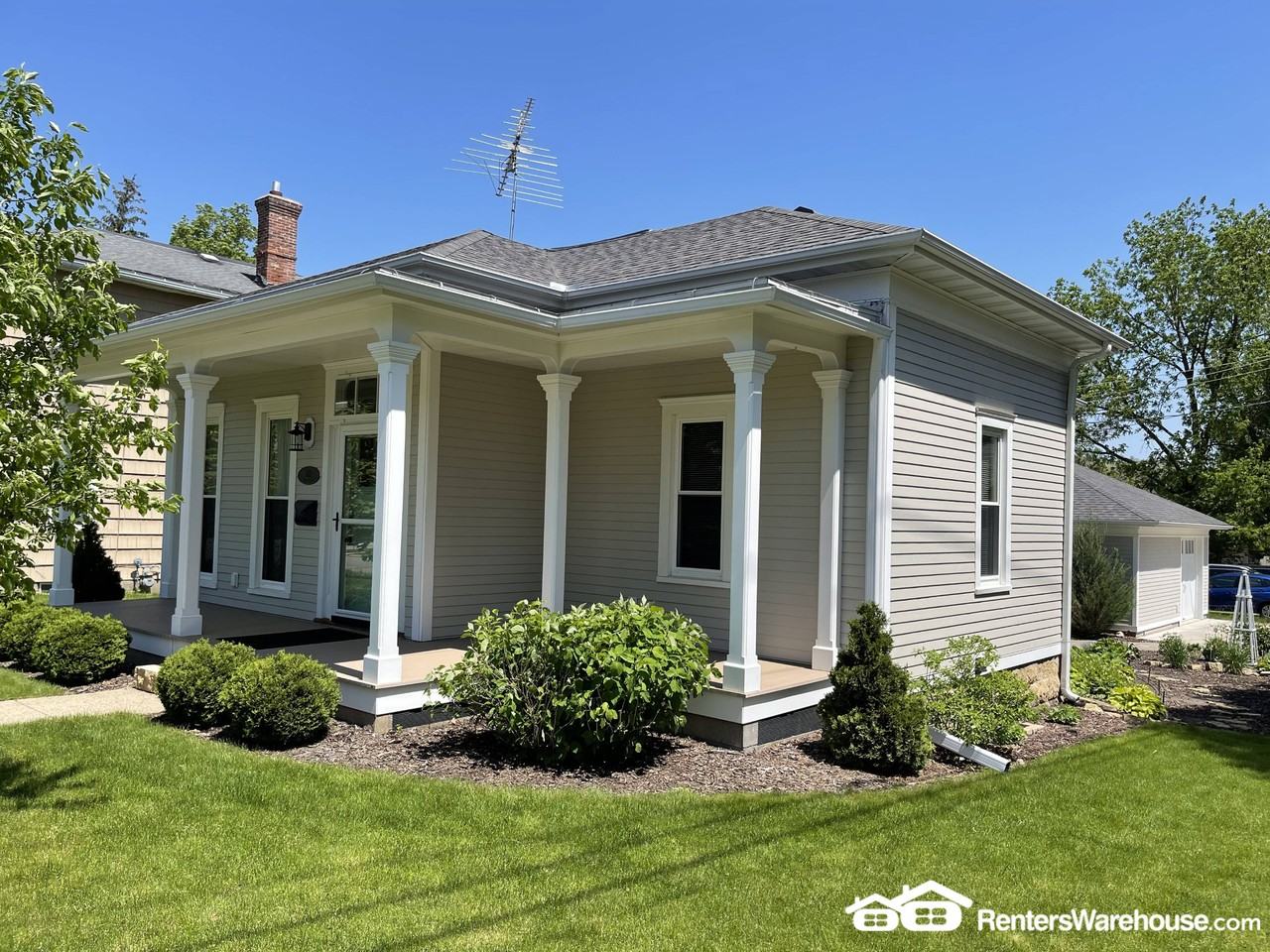 611 East Ave - Photo 3 of 10