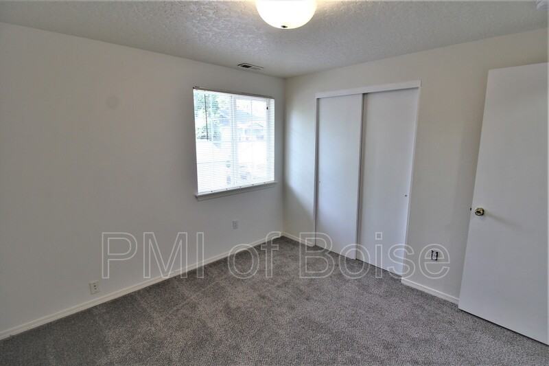 2207 S Stephen Ave #202 - Photo 6 of 12